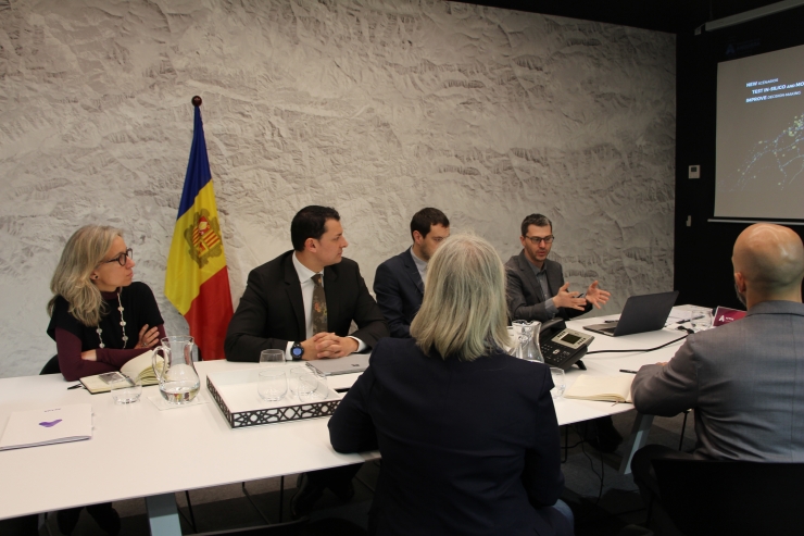 Jordi Gallardo, ministre de Presidència, Economia i Empresa, durant la jornada de treball amb la delegació del govern del Quebec formada per Isabelle Dessureault, directora de l'oficina del Quebec a Espanya i Portugal, i Olivier Christophe Perez, responsable d'Afers Econòmics.